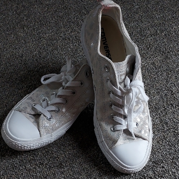 Converse Chuck Taylor Women's Low Shimmering Silver Sneakers - Picture 1 of 6
